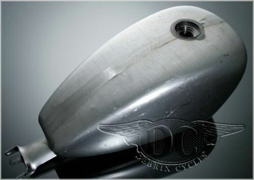 Serbatoio Harley Davidson grezzo con staffa di fissaggio